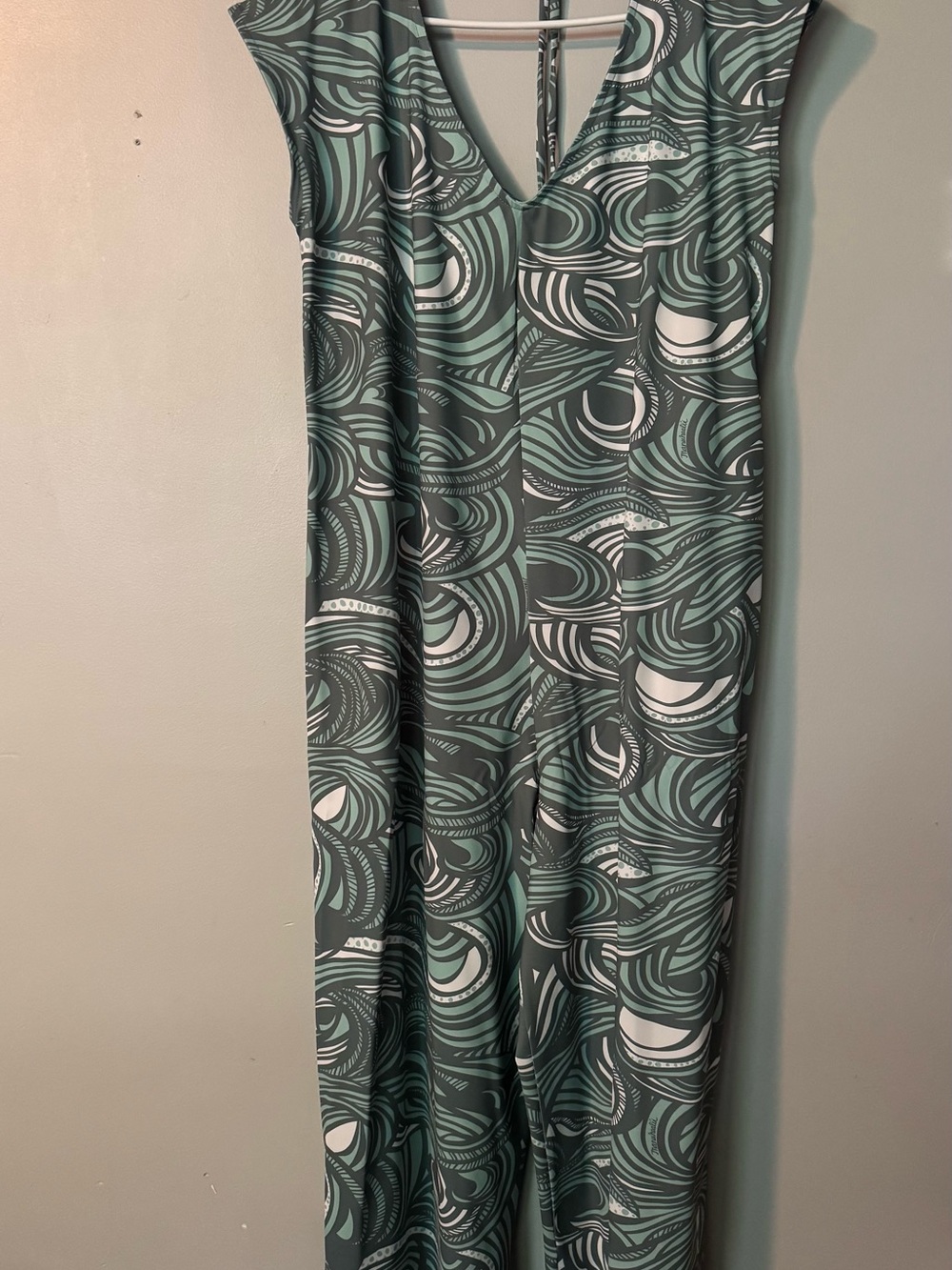Manuheali’i Teal, White & Gray Wave Print Women’s Jumper